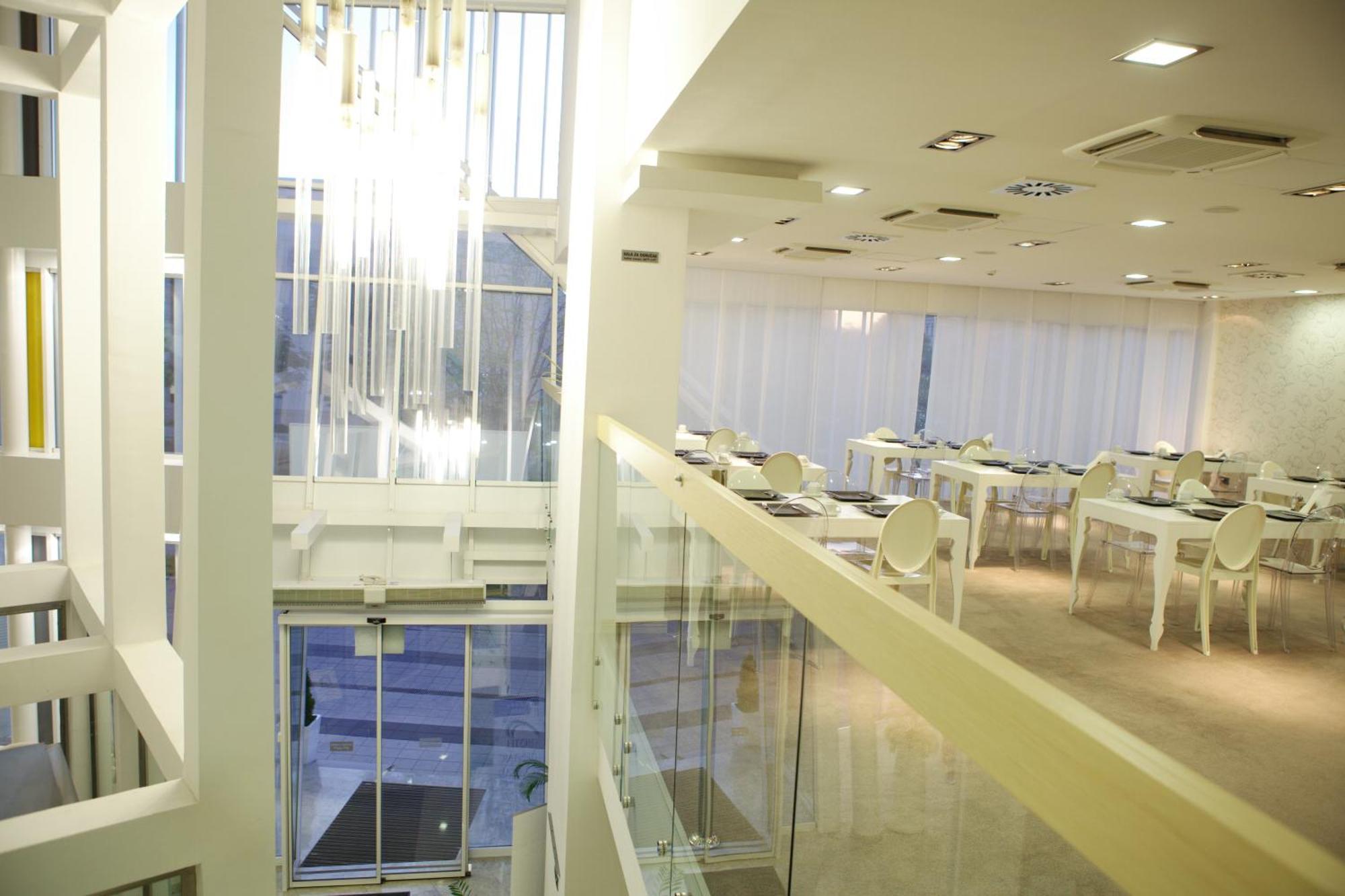 נובי סאד Garni Hotel Centar מראה חיצוני תמונה